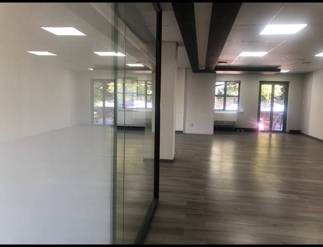 188M² OFFICE TO LET IN HYDE PARK